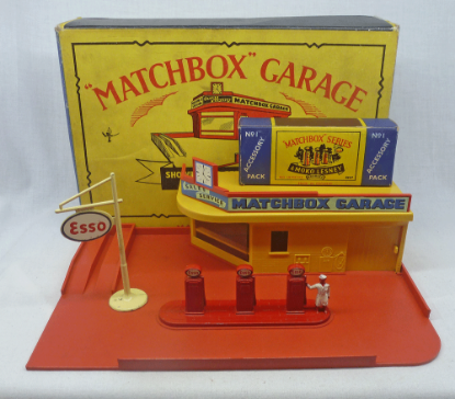 Picture of MATCHBOX EARLY ISSUE GARAGE & ESSO PUMP SET